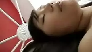 طقس انضمام شريكة السكن: يونا تركع لقبلة فرج قبل سحاق مهيج