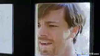 خطواتها المجنونة تؤدي إلى ضربات جنسية شديدة وأنين