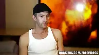 قضيب النجم الأمريكي مغطى بأحمر الشفاه بعد جنس وجهي