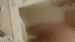 مراة سخونة كتير تعاني