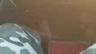 رحلة الشقراء الجامحة: جنس صريح قبل تدليكها