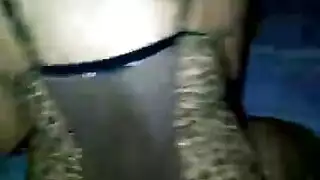 جنس شرجي صعب: زب كبير يمدد فتحة لاتينية ضيقة