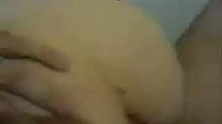 اختراق عميق للطيز مع عضو طويل صلب في مقطع للكبار