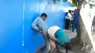 خيال جنس جماعي خارجي: رجل أفريقي مثير يسيطر على فتاة مشردة علناً