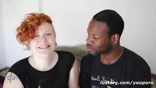 فتاة حامل تُنك بزب أسود ضخم في نيك بالقفز