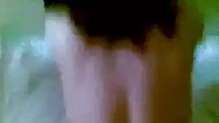 فتاة شقراء مذهلة تثور: إصبع ولسان على مهبلها