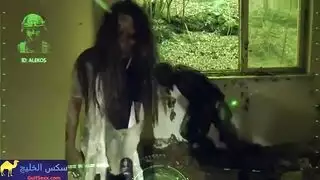 قضيب زومبي يغتصب فرقة مكافحة الشغب