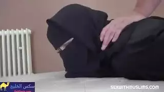 سكس حار: فرج منقبة ضيق يستخدم للدفع