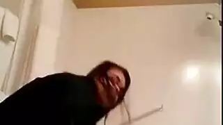 فتاة نارية تعرض طيزها وكسها المذهلين في إثارة إكس إكس إكس