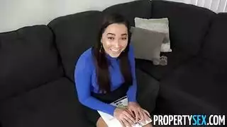  بائعة منزل وقحة تقدم لك جولة إباحية صريحة