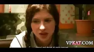 مراهقة مثيرة تهمل الواجبات لتركب أستاذها