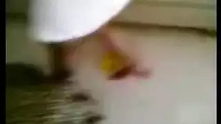 رجل يجبر صديقته على نيك