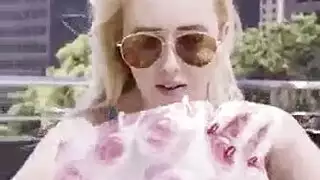 أغنياء وقذرون: مصاصتا قضيب تتوسطان في حفلة جنس لتبادل الأزواج