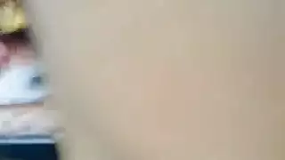 ملكة الحلق العميق تأخذه كله للأسفل