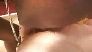 فتاة متحولة تغمرها السائل المنوي بعد مضاجعة نائب الرئيس