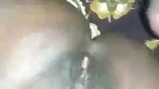 زوجة وقحة تفاجئ صديقًا بجنس ثلاثي مع امرأتين