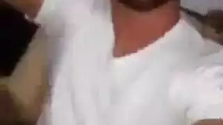 قحبة تونسية تتعرى لصحبها