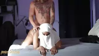 الحجاب يُزال من أجل إباحية هيمنة صريحة