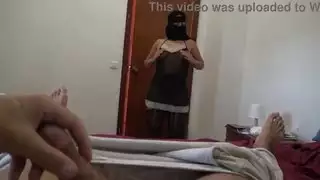 يا إلهي اللعين طلبت مكالمة مع فتاة في ألمانيا لكنهم أرسلوا لي عاهرة تركية مسلمة