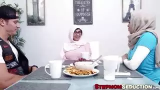 لقاء المراهقة الجامح مع قضيب نابض وصلب