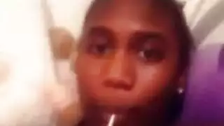 مراهق يذهب في كلا الاتجاهين في جنس جماعي صريح