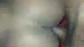 فتاة نحيفة بابتسامة جميلة تعري وتسيطر عليها حبيبها السابق