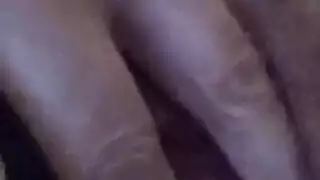 جينا التي لا تُروى تعمل على قضيب متصلب حتى النهاية المتفجرة