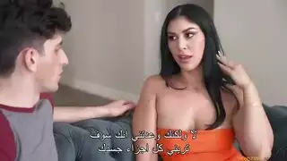 فتاتان ثنائيتا اللغة وألعاب غرفة النوم