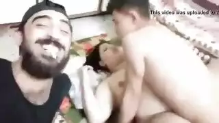 ثنائي عربي هاوي: الزوج يصور أداء زوجته الصريح