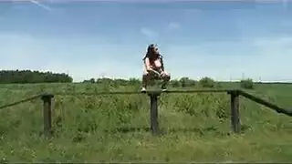 رجل كبير مع مراهقة تغريه
