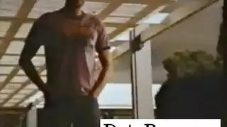 مُغَازل مُفلس يحصل على علاج إباحي من مريض مثار