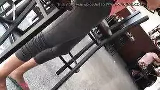 طالبة جامعية صغيرة تفتح ساقيها لقضيب المعلم السميك