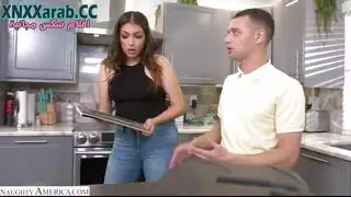 أم تمسك بقضيب صديق الابن مغامرة milf جامحة