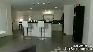 مشهد إباحي خارجي: إلسا جان تأخذ قضيباً صلباً في المنتزه