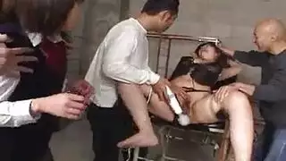 عاهرات آسيويات بثلاثة أوضاع في مشهد جماعي فوضوي