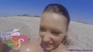 ميلف تمص زب ضخم على الشاطئ وتبتلع كل قطرة