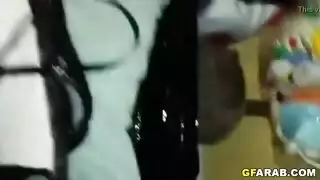 الصديقة المصرية تصر على الواقي قبل أخذ زب قاسي