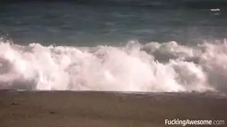 هوس بالاستمناء: امرأة جذابة تنيك نفسها بديلدو، مدمنة على القضيب