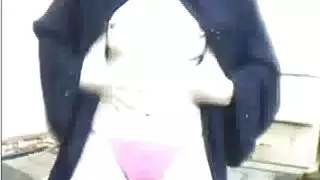 من الصلاة إلى الإباحية: تدلك بظرها حتى تبلغ