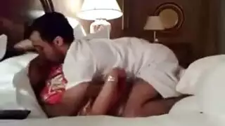مصرية ليلة دخلة زوجها وصديقه