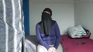 فتاة محجبة ساخنة تطالب بالسائل المنوي لملء رحمها