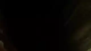 قضيب السائق الصلب ينيك كارين في جنس سيارة شغوف