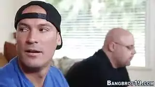 مراهقة مهووسة بالشرج تتوسل إلى صديقتها لممارسة الجنس معها في المؤخرة