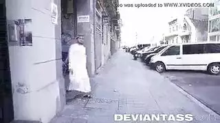 اجنبي ينك سعوديه في الشارع