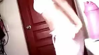 كشف عاري: ثديها الطبيعي المثالي في عرض كامل