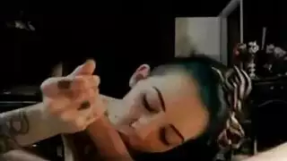 رحلة فاخرة تتحول إلى جلسة صفع وجنس عنيف