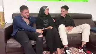 ادخلت غرفة ابنه ونكته حتى حملة منه مترجم