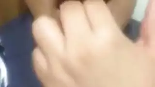 عاهرة عربية تتوسل أن يُقذف على وجهها