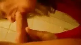 امرأة ممتلئة يتم اشباعها بقضيب أسود ضخم في علاقة جماعية صريحة