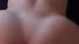 الصديق الأفضل يسرق الأضواء بينما تعبد الحبيبة السمراء قضيبه